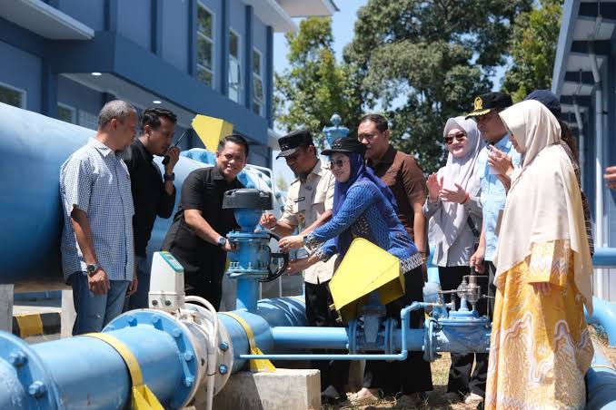 Perumda Ake Mayora Uji Kualitas Air Minum: Upaya Menjamin Pasokan Aman dan Sesuai Standard